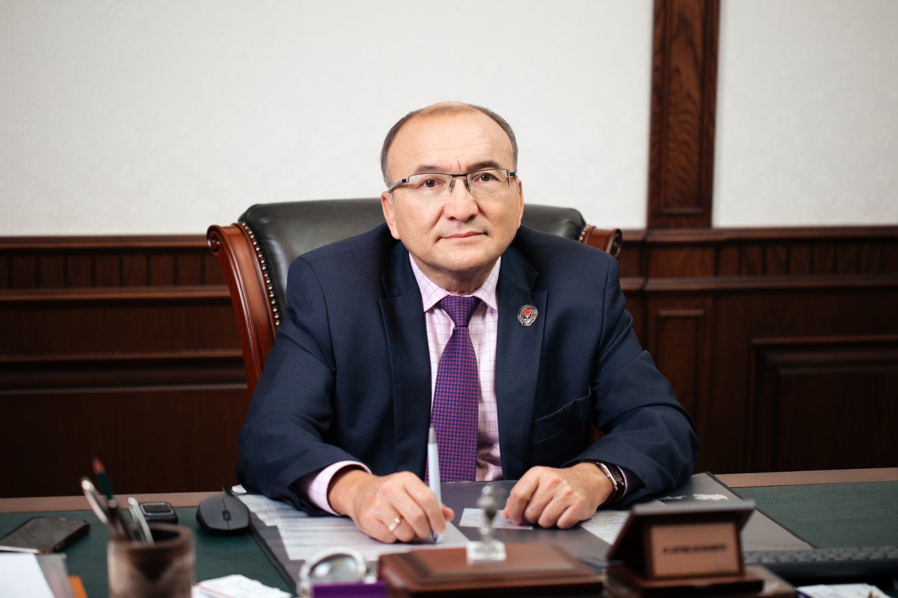 Асылбек Базарбаевич Кожахметов